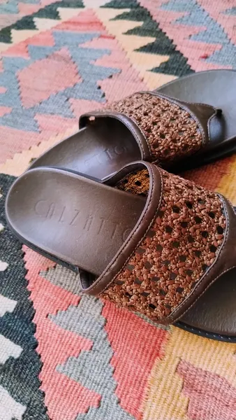 Chinelo Calzatto Marrom com Detalhe Trançado