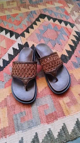 Chinelo Calzatto Marrom com Detalhe Trançado