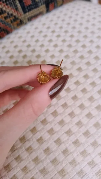 Brinco Oval Dourado de Nossa Senhora