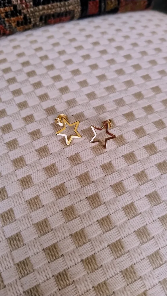 Brinco de Estrela Dourada Vazado