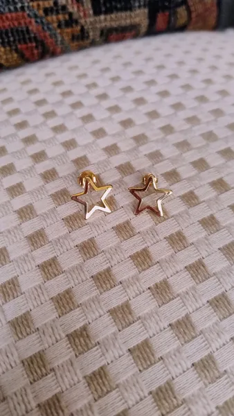Brinco de Estrela Dourada Vazado