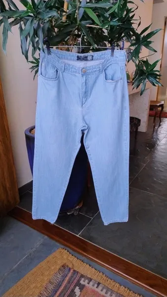 Calça Mom Jeans da AK Casual