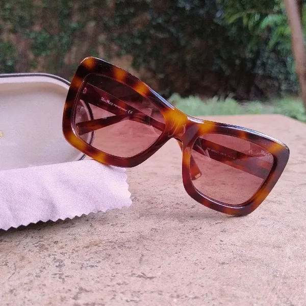 Óculos de Sol Quadrado de Tartaruga da Max Mara
