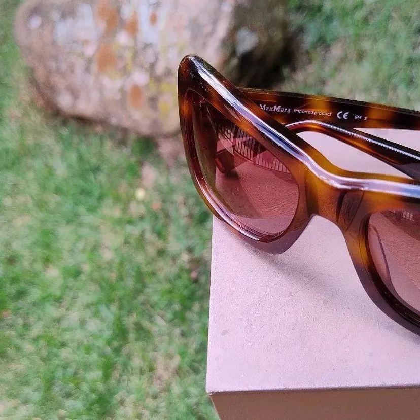 Óculos de Sol Quadrado de Tartaruga da Max Mara