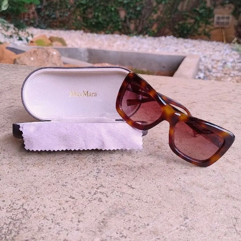 Óculos de Sol Quadrado de Tartaruga da Max Mara