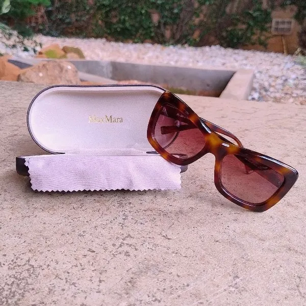 Óculos de Sol Quadrado de Tartaruga da Max Mara