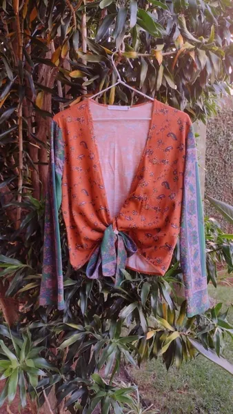 Blusa Transpassada Estampada da Le Lis Blanc