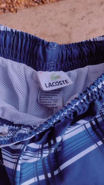 Bermuda Azul Listrada da Lacoste