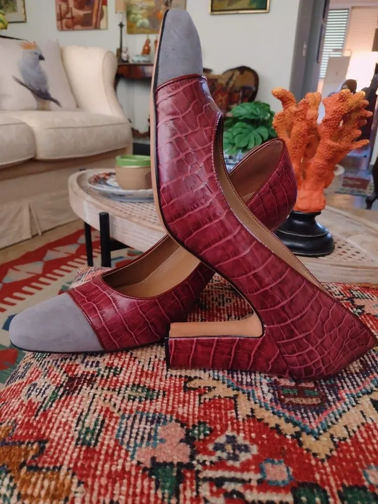 Sapato Vinho Imitação Croco de Salto Alto da Anzetutto
