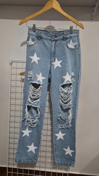 calca jeans estampada de estrela