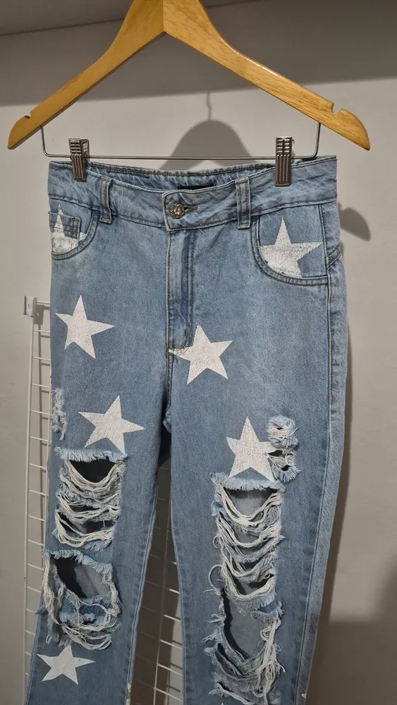 calca jeans estampada de estrela