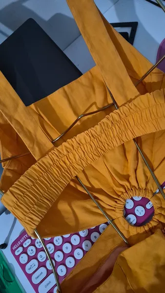 vestido laranja de linho