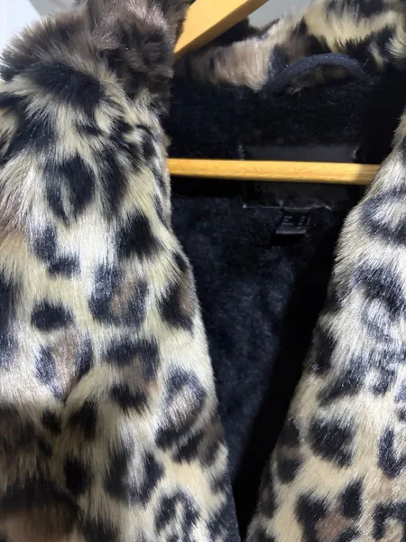 jaqueta importada nunca usada de pelos onça e pelos internos