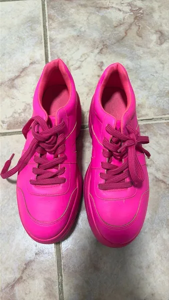 tênis rosa neon em ótimo estado