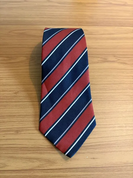 gravata cartier listrada azul marinho e vermelha
