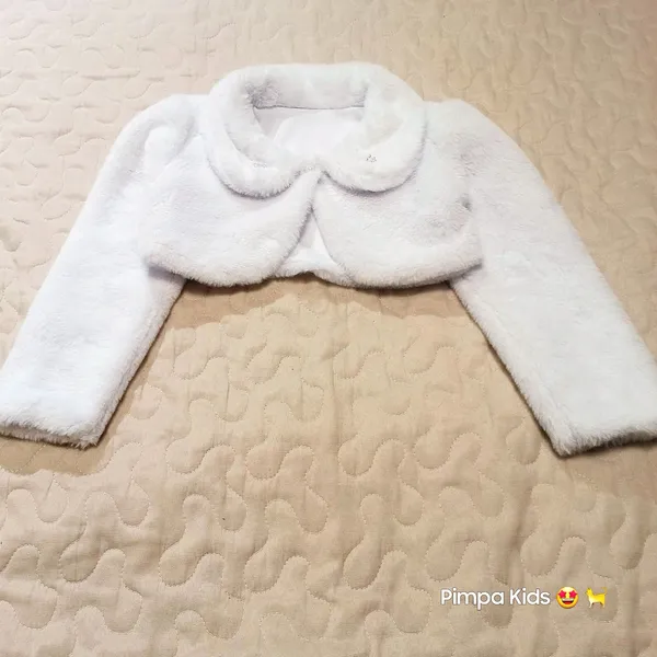 Bolero infantil branco tam 4, com detalhes em pérolas