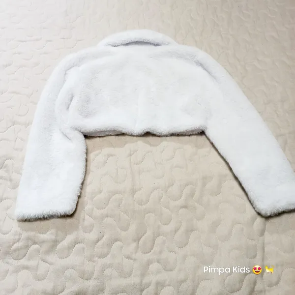 Bolero infantil branco tam 4, com detalhes em pérolas