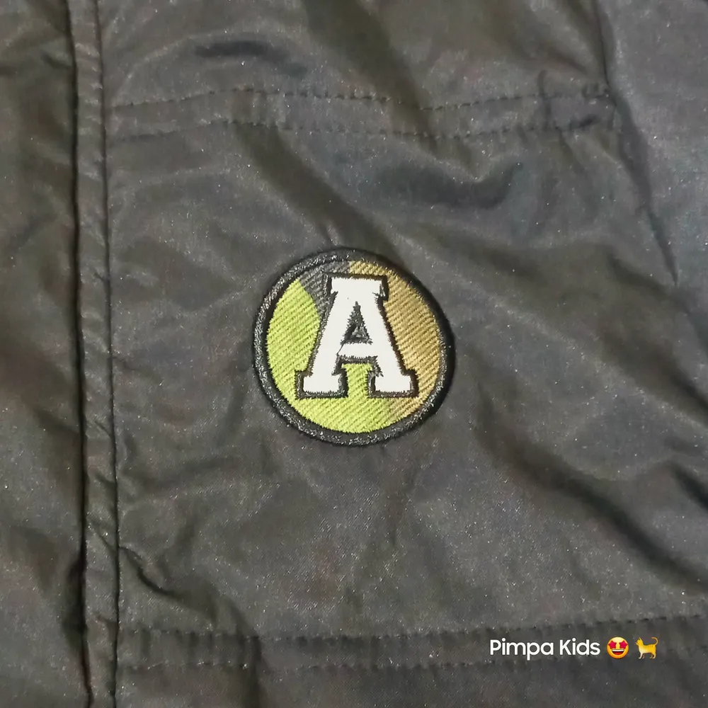 Jaqueta infantil em nylon acolchoada tam 4