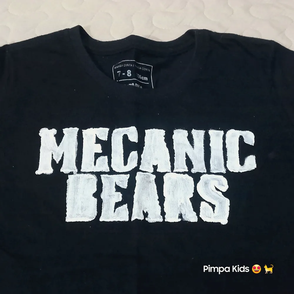 Camiseta infantil com estampa feita à mão tam 8