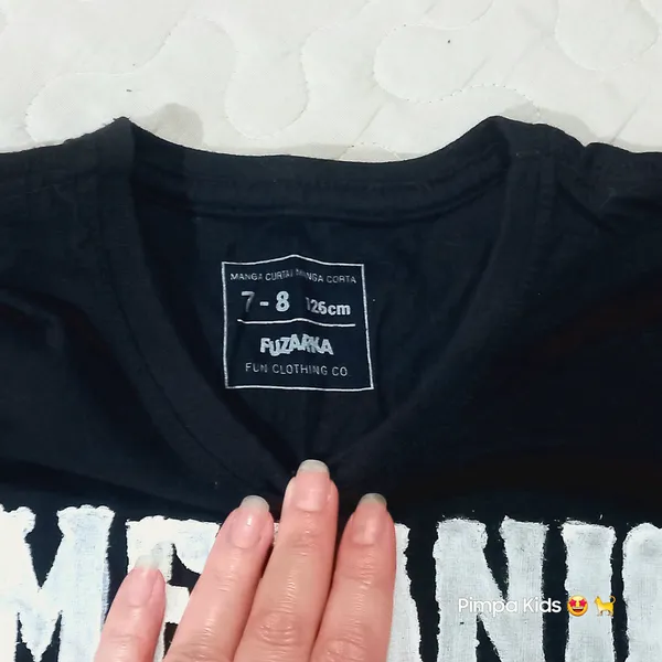 Camiseta infantil com estampa feita à mão tam 8