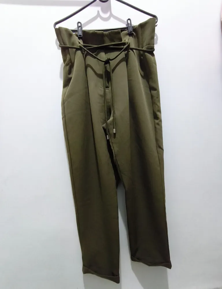calça alfaiataria verde oliva