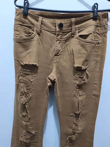 calça destroyed