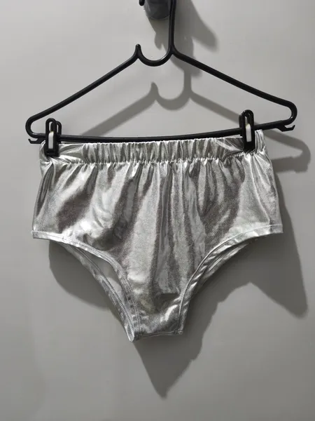 hot pant nova prata