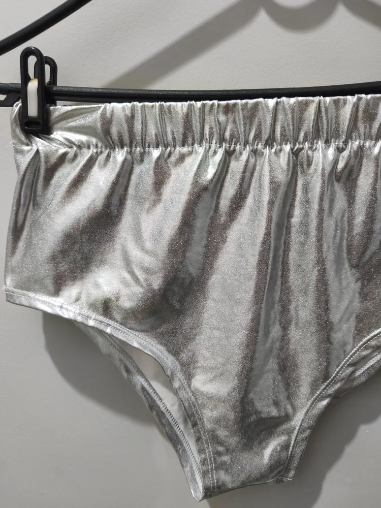hot pant nova prata