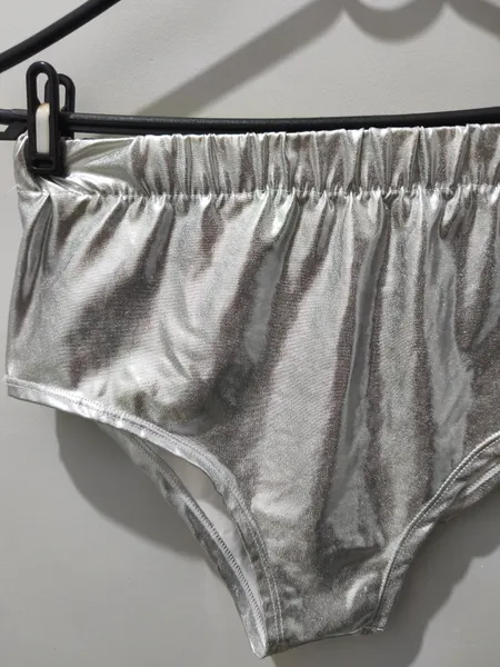 hot pant nova prata