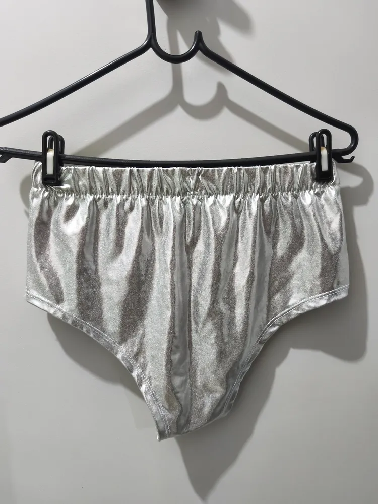 hot pant nova prata