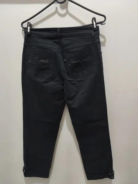 calça jeans capri beejeans