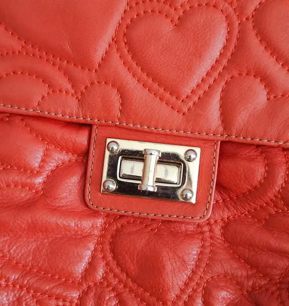 Bolsa de Couro Luz da Lua com Correntes na Alça