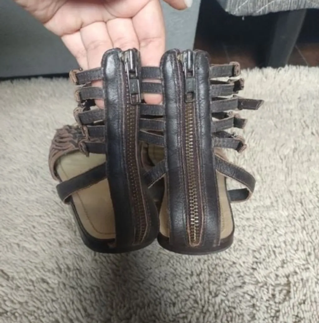 sandália marrom café Zara