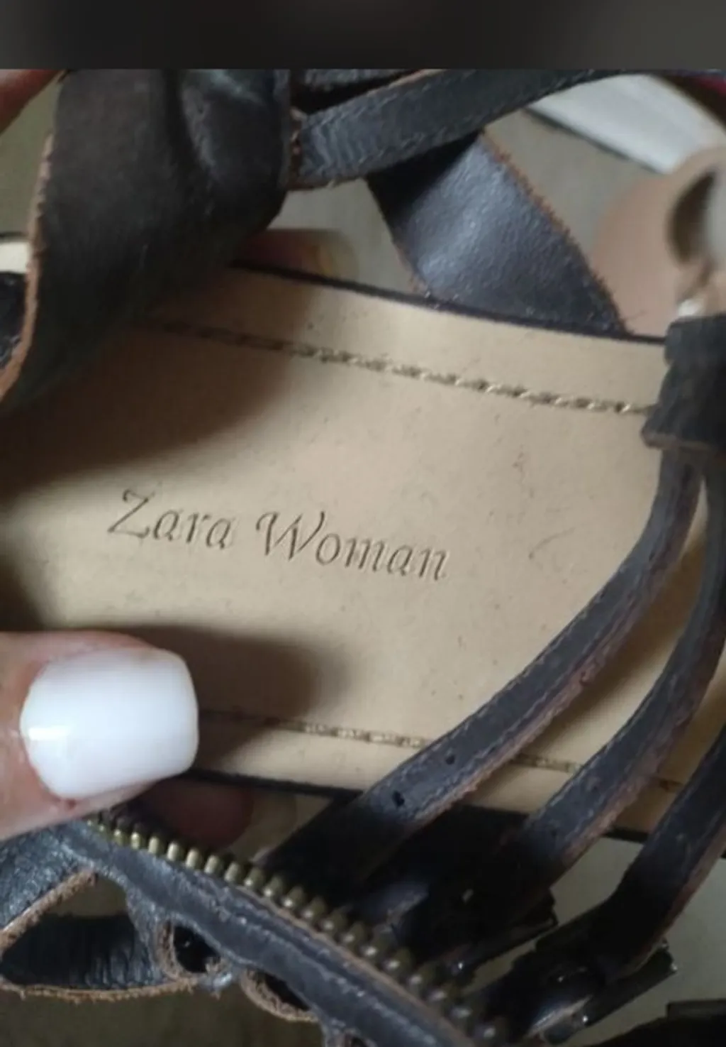 sandália marrom café Zara