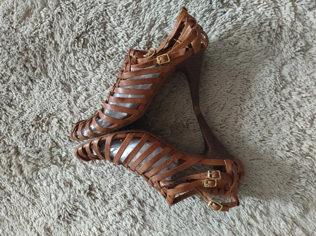 sandália couro Arezzo
