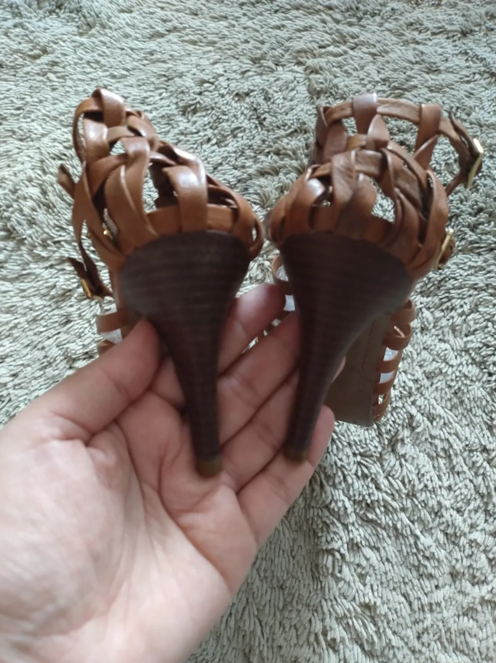 sandália couro Arezzo