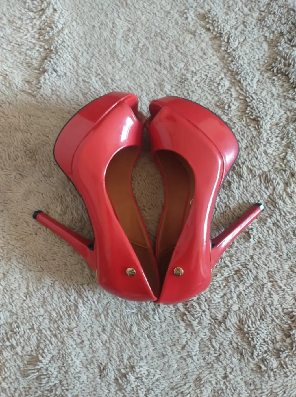 Peep toe verniz vermelho Vizzano