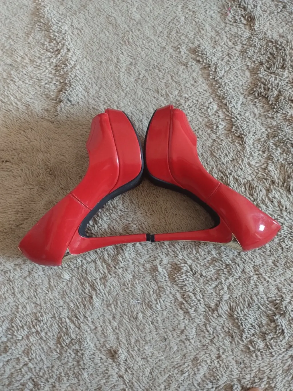 Peep toe verniz vermelho Vizzano