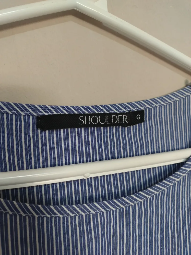 blusa listrada shoulder