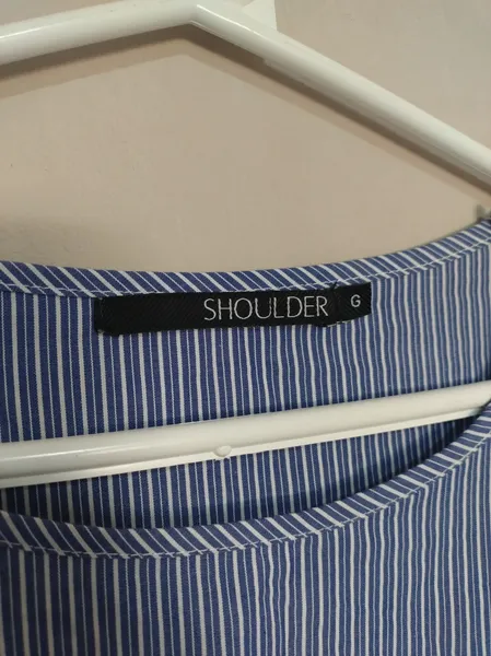 blusa listrada shoulder