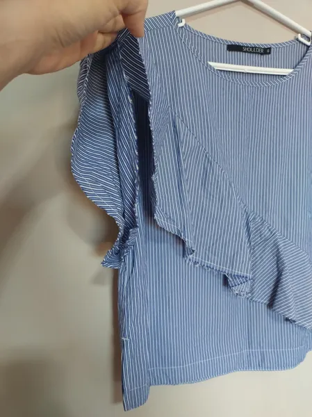 blusa listrada shoulder