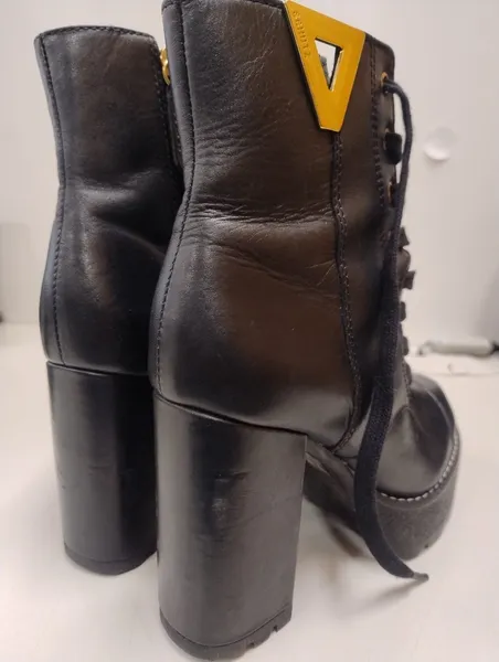 Bota schutz
