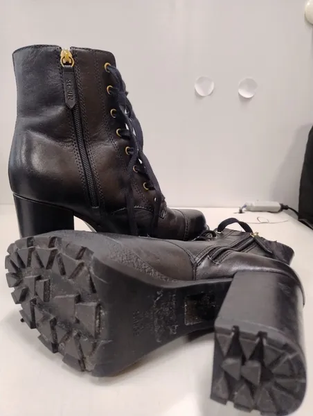 Bota schutz