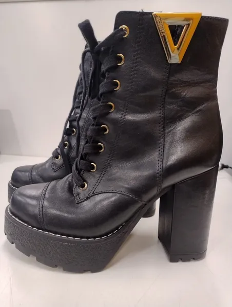 Bota schutz