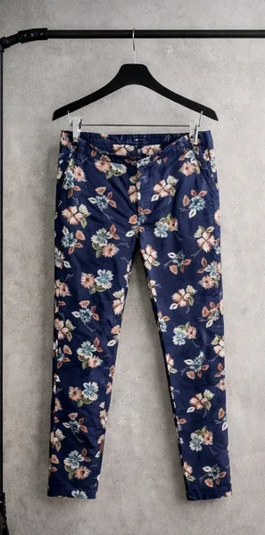 calca azul floral zara