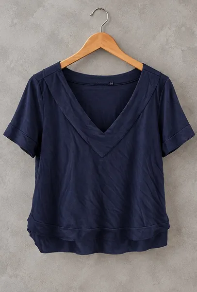 Camiseta decote v suede azul marinho