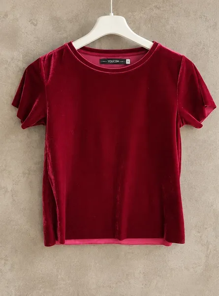 Camiseta baby look bordô veludo