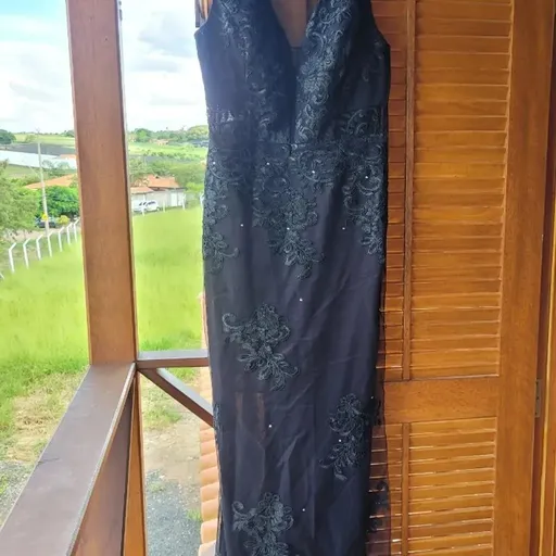 Vestido de Festa Longo Preto em Renda Luxo e Elegância