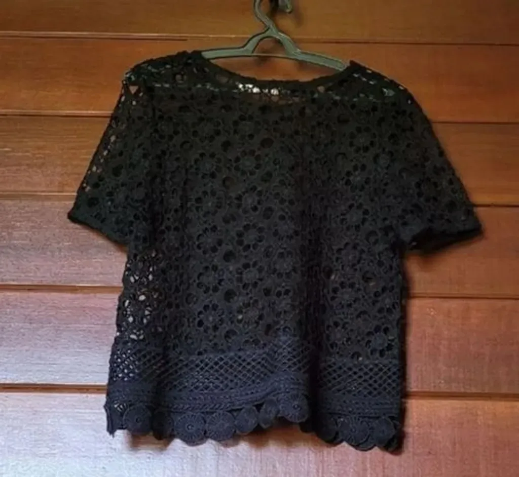 Blusa de Renda Vazada