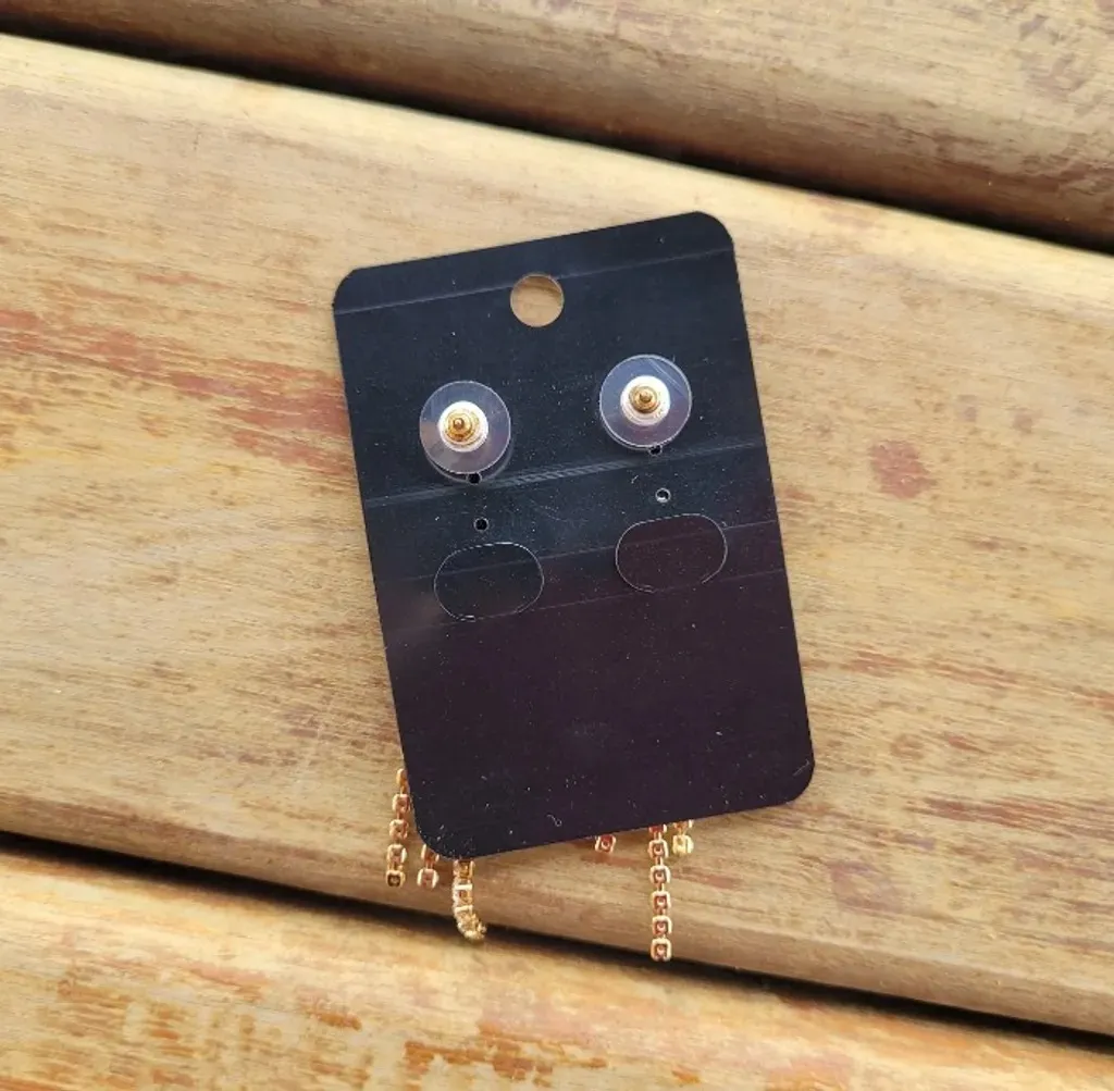 brinco cascata de strass dourado luxo e glamour